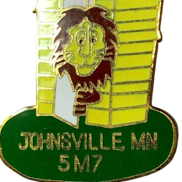 Vintage Lions Club International Outhouse Pin, District 5M7 Minnesota - Picture 2 of 4